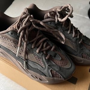 Adidas Yeezy 700 V2 Mauve
